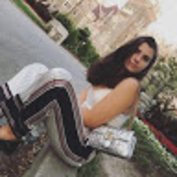 Meet your Posher, Gloria - Picture 1 of 1